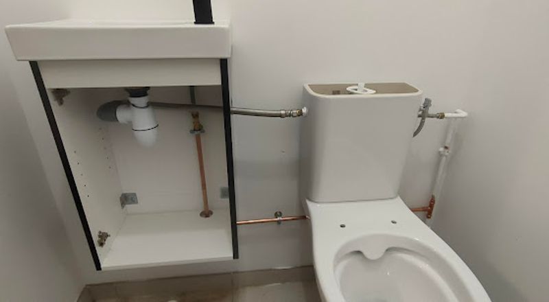 Sanitaire et salle de bain à Lorient - meuble vasque et paroi de douche
