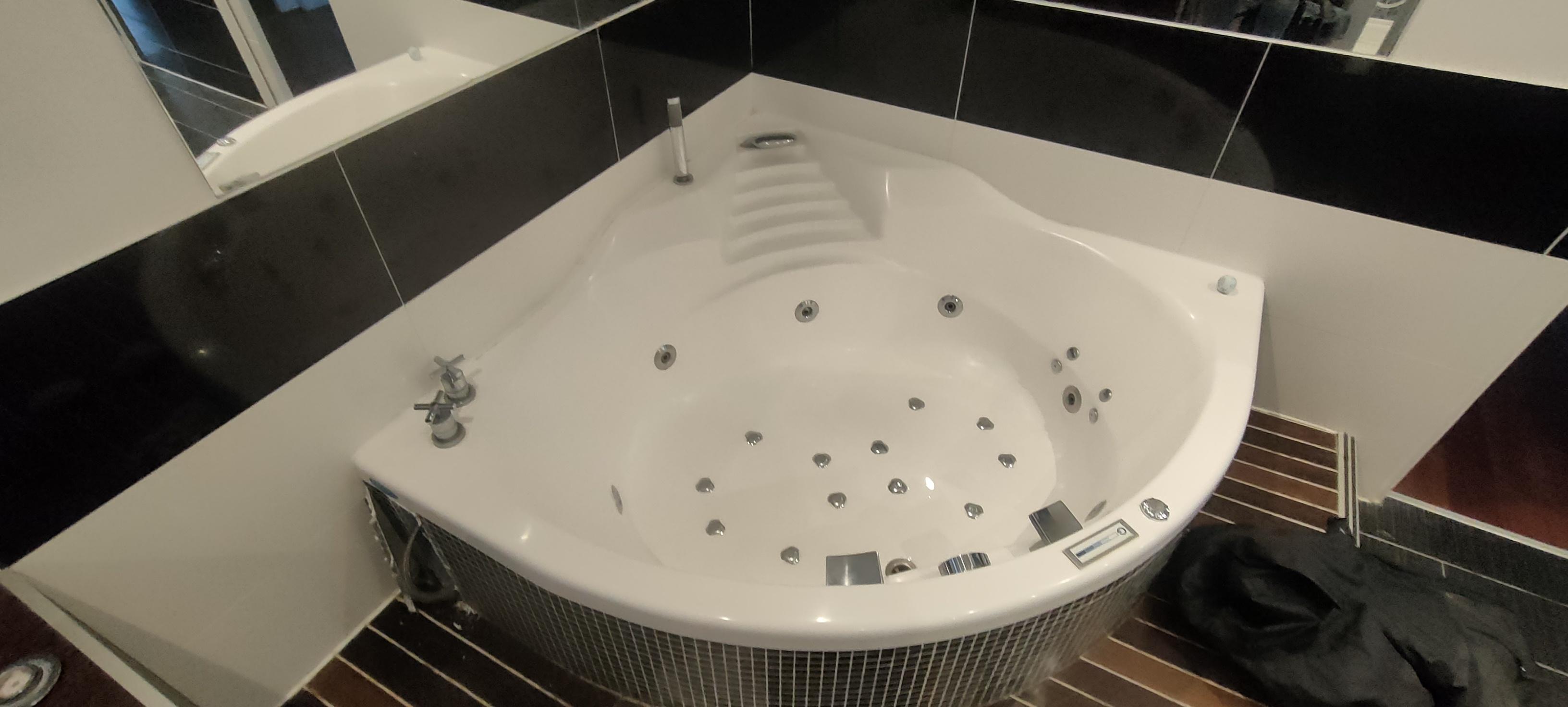 Baignoire balneo d angle lorient 56100